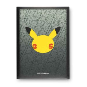 Lot de 65 sleeves du pokémon center de Pikachu célébration 25 ans sur fond blanc