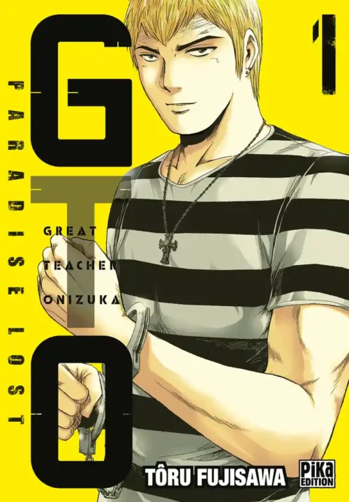Image du manga GTO Paradise Lost tome 01, montrant Eikichi Onizuka, portant un t-shirt rayé avec des menottes, sur fond jaune.