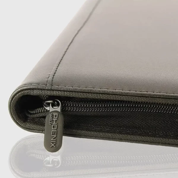 portfolio-phoenix-shield-zip-up-album-360-cartes-toploaders-noir-gros-plan Portfolio Phoenix Shield Zip Up Album 360 Cartes Toploaders Noir