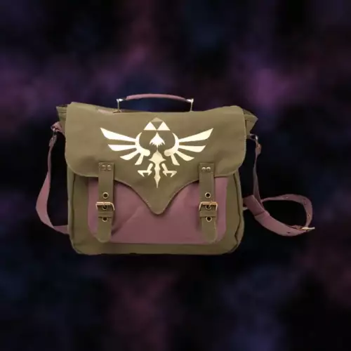 Besaces chez BDFancomics à Nyon Besace geek Zelda kaki avec l'emblème de Hyrule, sur fond étoilé violet