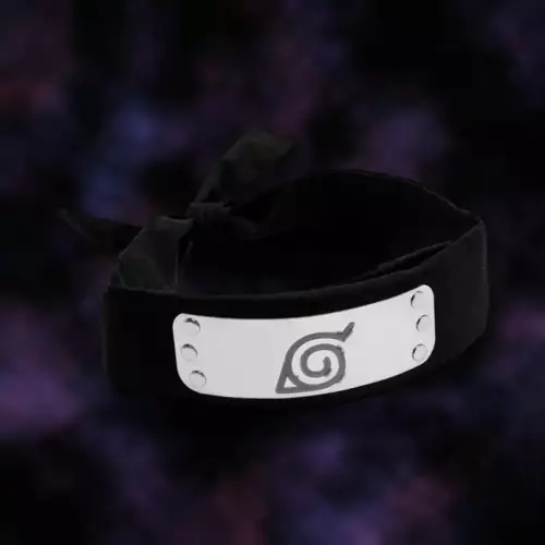 Cosplay chez BDFancomics à Nyon Bandeau ninja de Konoha (Naruto Shippuden) pour cosplay, sur fond étoilé violet